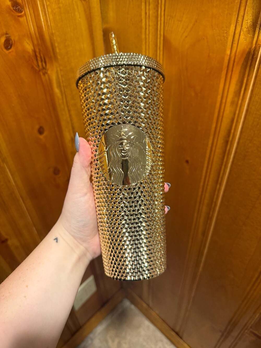 Starbucks NWT Holiday 2022 Metallic Gold Studded 24oz Venti Bling Tumbler